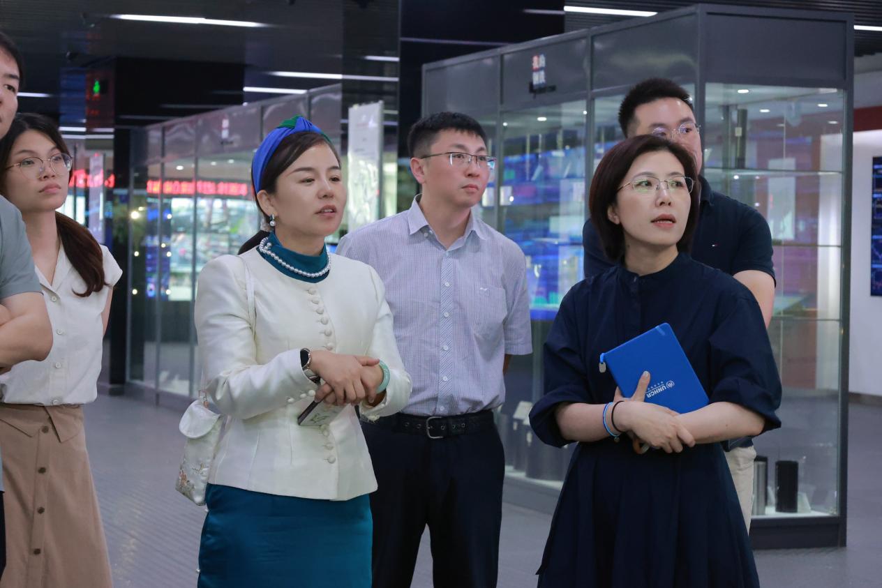 中国数联物流信息有限公司数据智能部副总经理郎佩佩一行莅临上海钢联(图1)